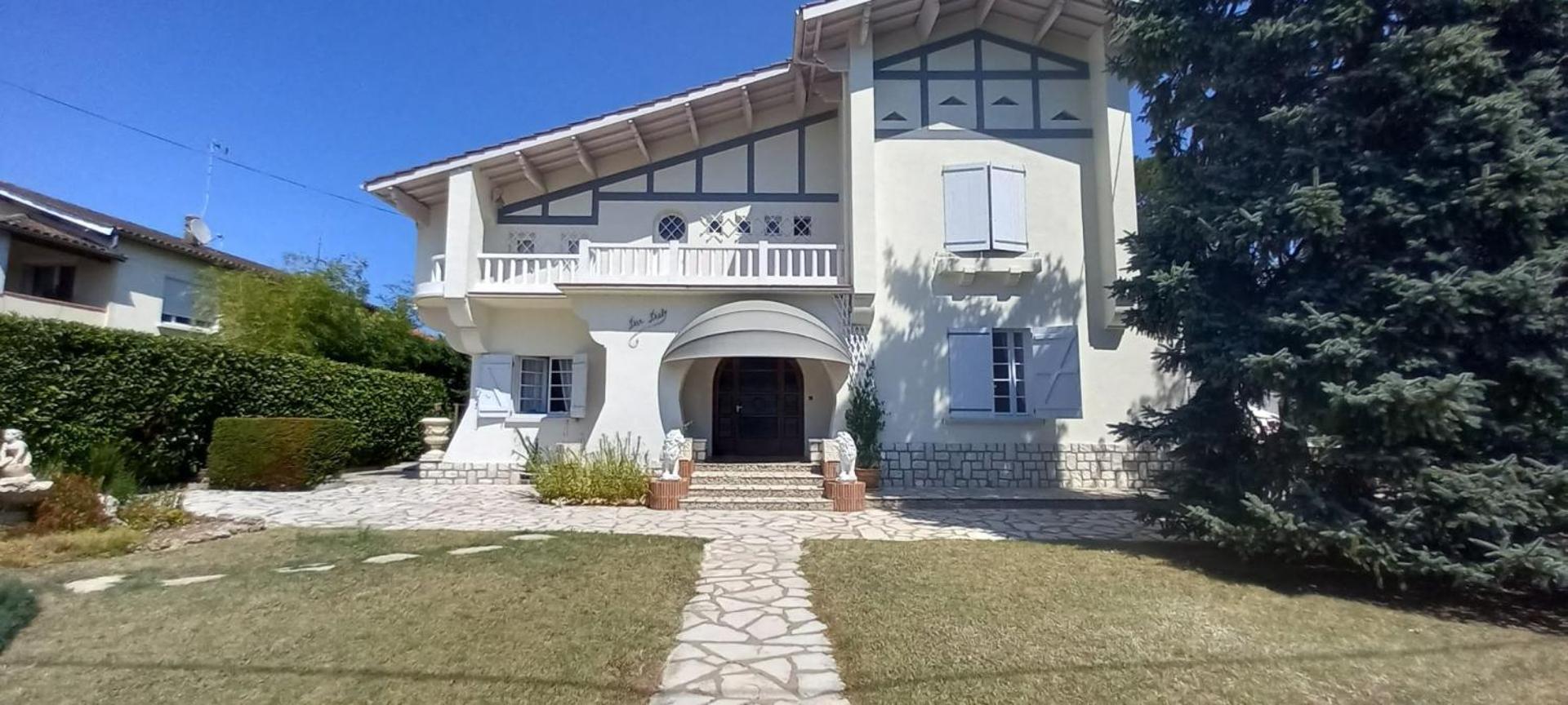 La Maison Basque Sainte-Livrade-sur-Lot Экстерьер фото